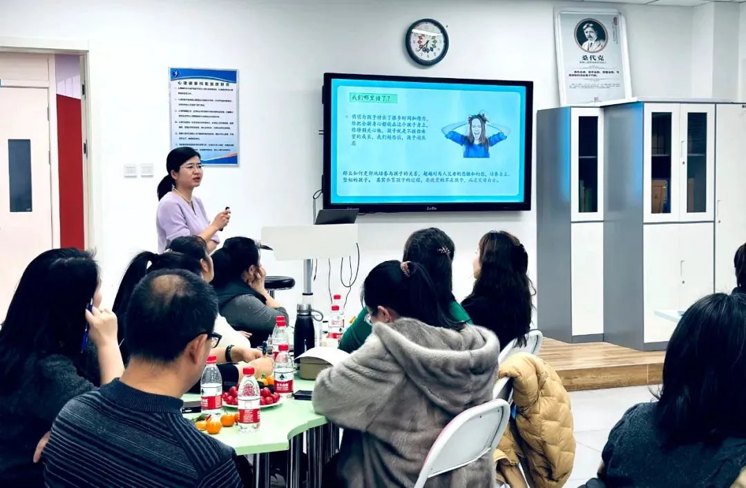 怎样制作一份图文并茂的篮球规则指南?_1