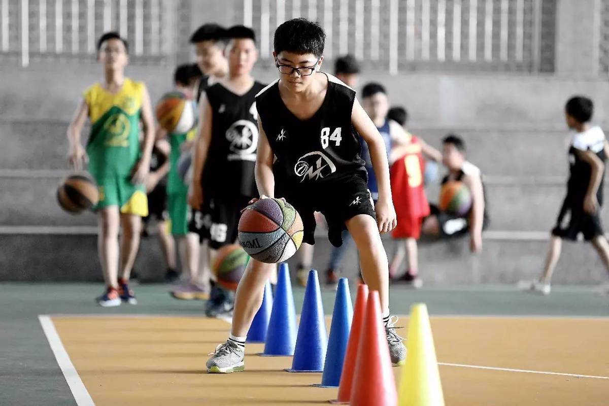 为什么智能娱乐技术能增强篮球训练的趣味性_0